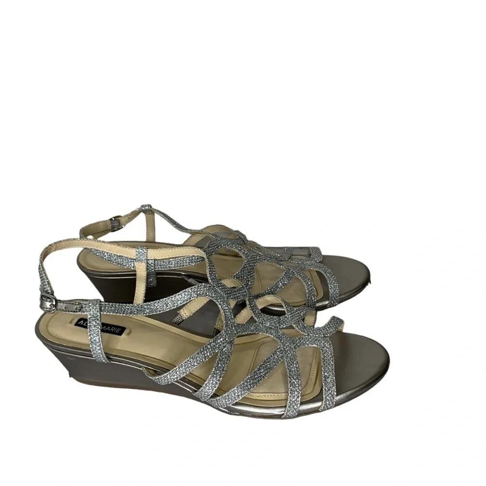 Alex Marie Maryn silver strap kitten wedge sandal.‎ Size 9